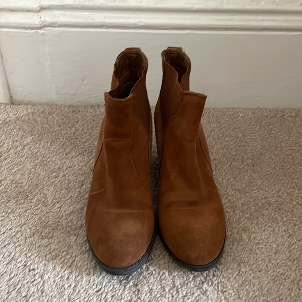 Crown Vintage Gabriela suede booties